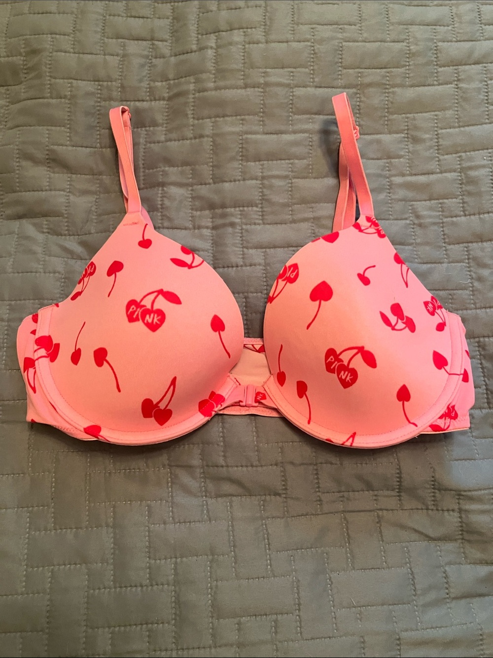 🌺 4 for $20.00 Victoria’s Secret pink bra size 34D